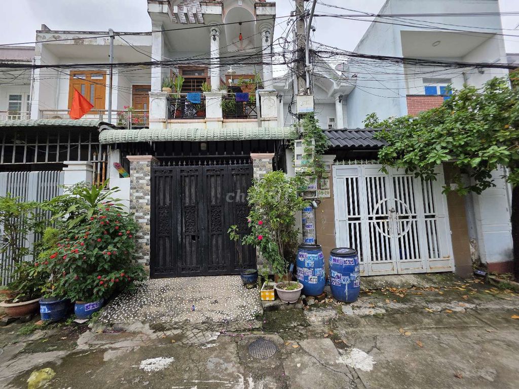 Nhà phố 74m² 3 phòng ngủ gần chợ Dĩ An và BigC Go - Sổ hồng riêng