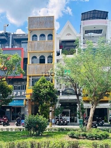 Nhà mặt tiền Phan Xích Long 80m², 4 tầng, chỉ 33 tỷ - Kinh doanh sầm uất!