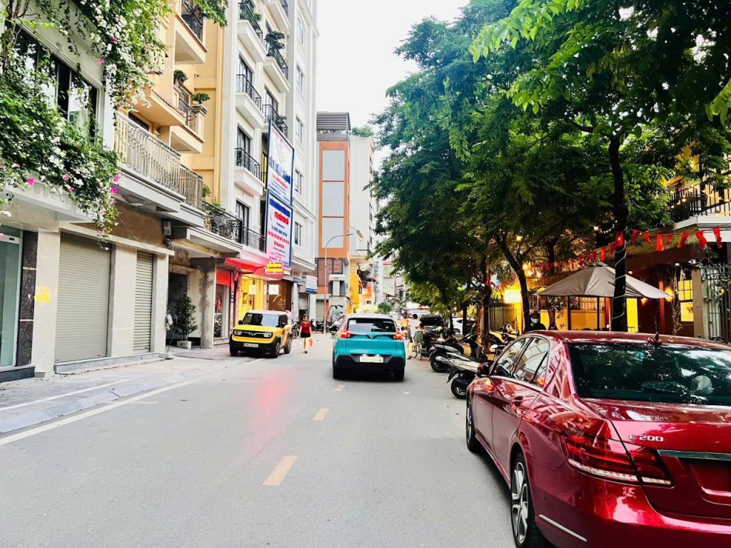 Khách sạn 3 sao phố Nguyễn Khánh Toàn 270m² giá 215 tỷ - Đầu tư sinh lời ngay!