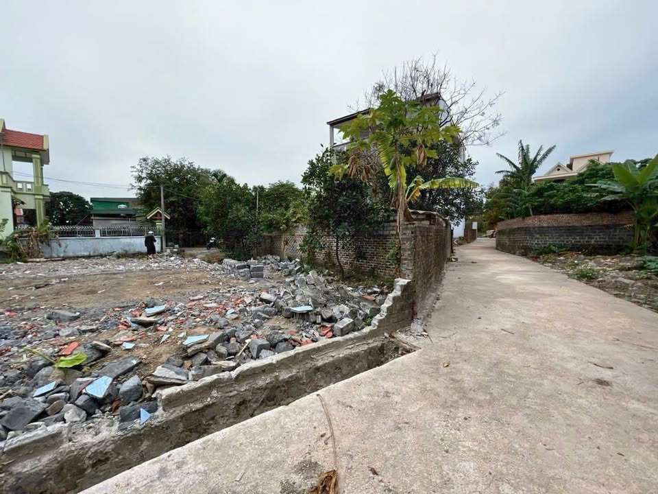 Đất nền Trưng Vương Uông Bí 150m² giá 1 tỷ - Sổ hồng riêng, ô tô vào tận nơi!