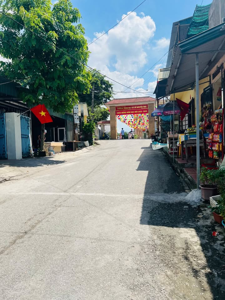 Nhà mặt tiền kinh doanh tại Uông Bí 120m² giá chỉ 3 tỷ - Cơ hội đầu tư tuyệt vời!