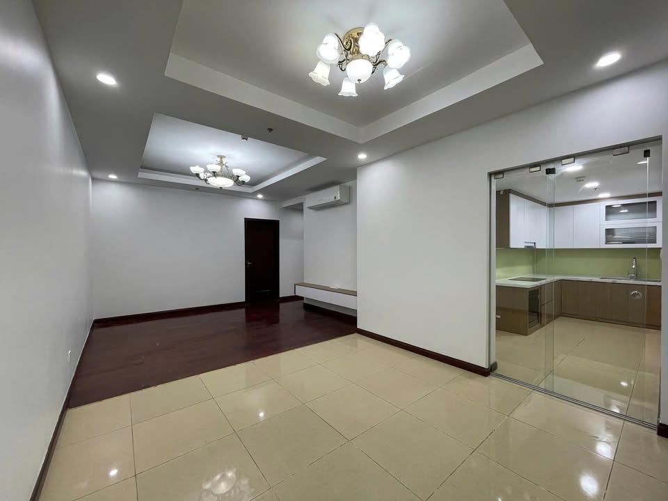 Căn hộ 3 phòng ngủ Royal City 127m² giá 20 triệu - Tầng đẹp, đầy đủ tiện nghi