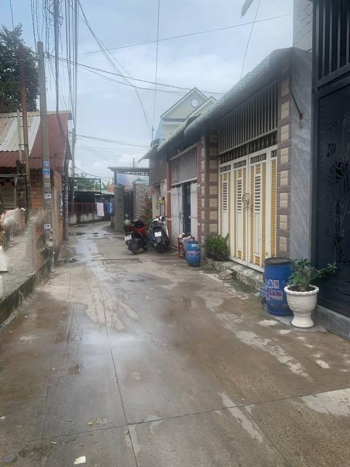 Nhà đẹp tại Nguyễn Thái Học, Dĩ An 65m² giá 3 tỷ - Tiện ích đầy đủ, gần chợ!