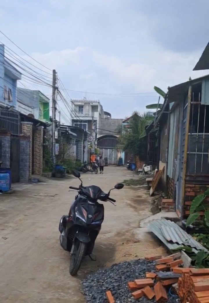 Đất nền Lái Thiêu 105m² giá 2.75 tỷ - Vị trí đắc địa, tiện ích xung quanh!