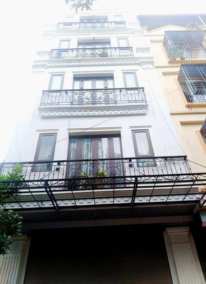 Nhà liền kề Văn Phú 55m² giá 15 tỷ - Ô tô vào nhà, vỉa hè rộng thoáng!