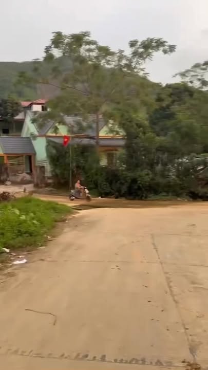 Đất nền 372m² Lạc Lương, Yên Thủy giá thỏa thuận - Kinh doanh sầm uất!