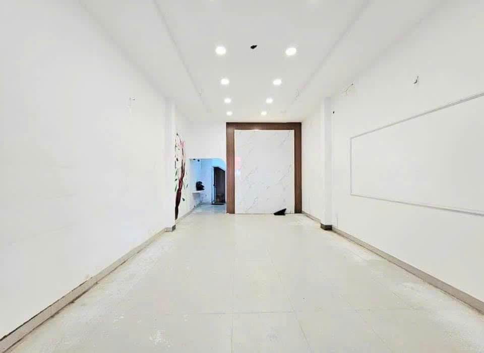 Nhà 3 tầng mặt tiền Trưng Nữ Vương, Hải Châu 120m² giá 25 triệu - Kinh doanh sầm uất!