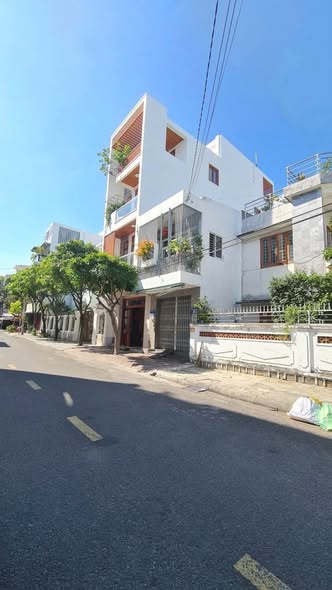 Nhà mặt tiền đường Mê Linh, Nha Trang 173m² giá 18.7 tỷ - Tiện kinh doanh, gần biển!