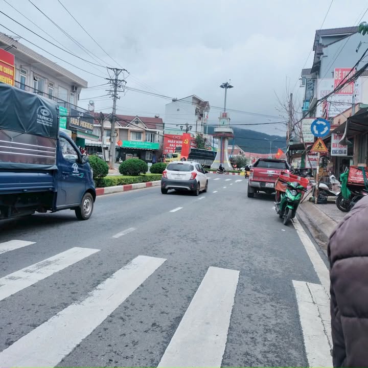 Nhà mặt tiền đường nhựa chính Phường Langbiang 87m² giá 5.6 tỷ - Kinh doanh sầm uất!