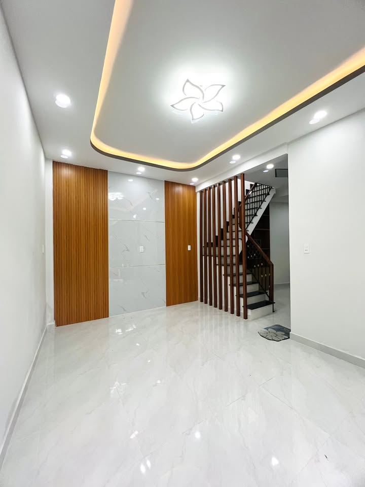 Nhà 2 tầng hẻm Man Thiện, Q9, 44.6m² giá 4.35 tỷ - Sổ hồng chính chủ!