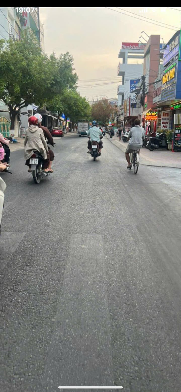 Nhà mặt tiền đường Lưu Văn Liệt, phường Long Châu, 93m² - Kinh doanh sầm uất!