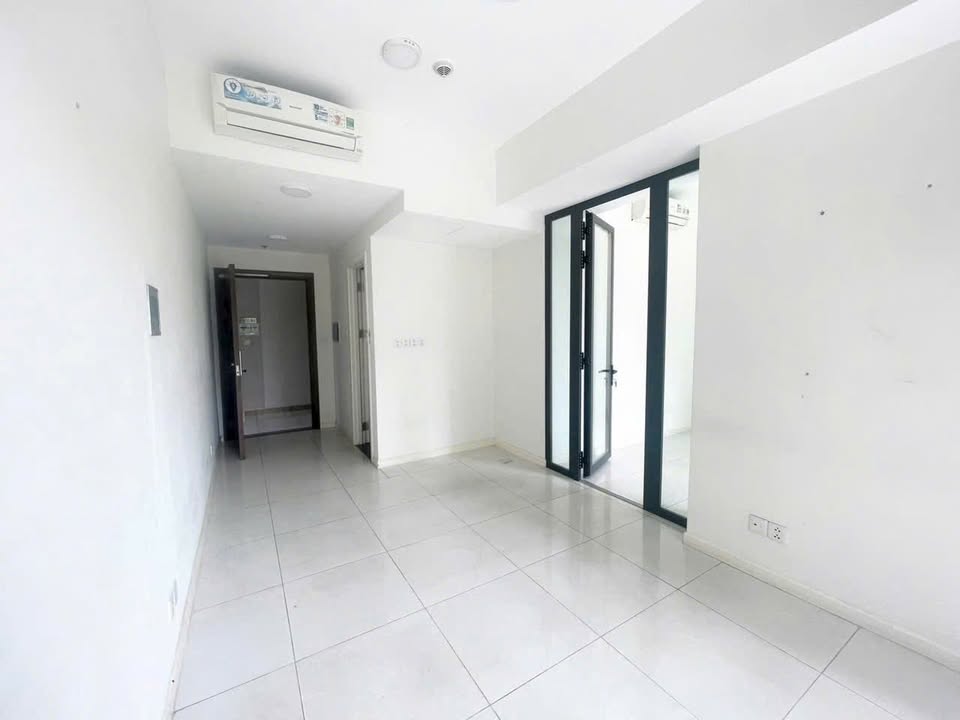 Văn phòng cho thuê Masteri An Phú 35m² giá 15 triệu - Nội thất cơ bản, ban công thoáng mát!