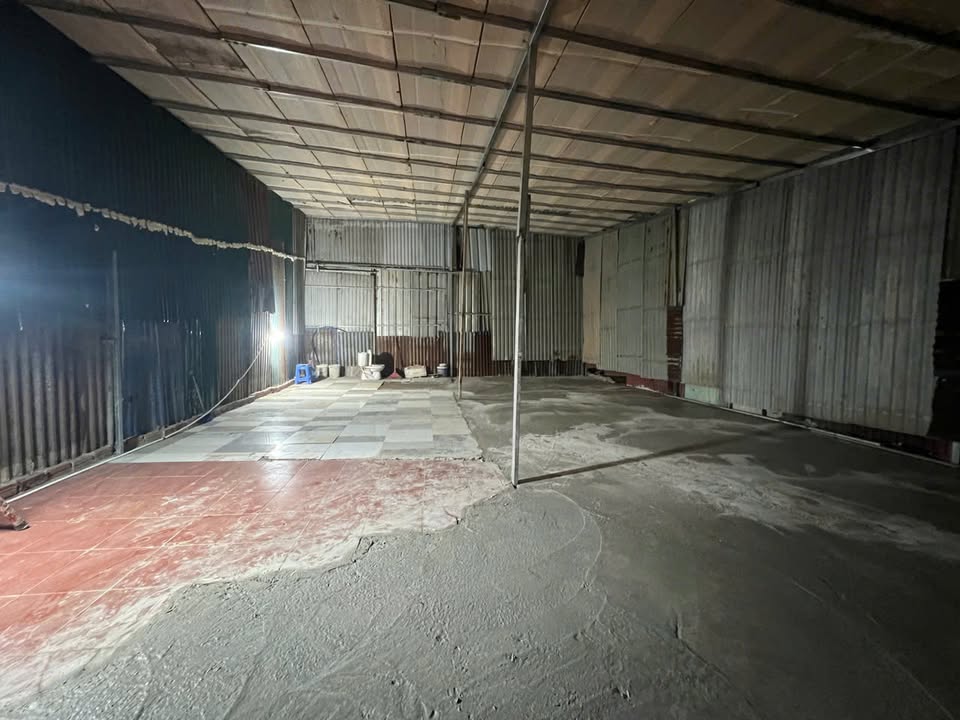 Kho xưởng cho thuê 200m² tại Sa Đôi, Nam Từ Liêm - Giá chỉ 15 triệu/tháng!