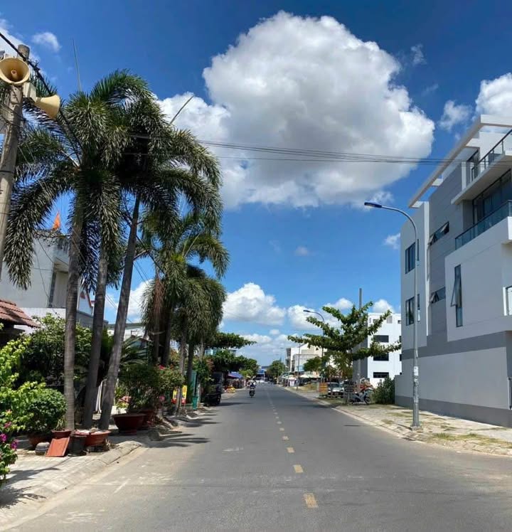 Đất nền đường A4 tái định cư Đông Tăng Long 100m² giá 7.9 tỷ - Vị trí đẹp, sổ hồng riêng!