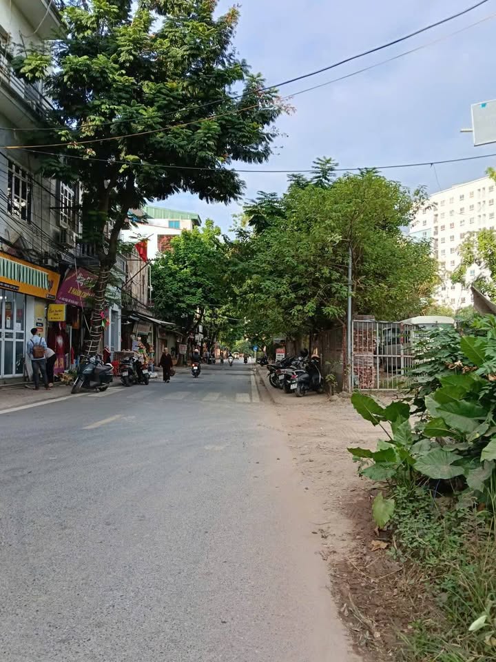 Nhà mặt phố Đông Ngạc 70m² giá 4 tỷ - Kinh doanh sầm uất, ô tô tránh nhau!