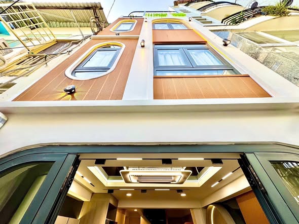 Nhà 4 Tầng Cách Mạng Tháng 8, P.Nhiêu Lộc, Q3 - Giá 4.89 Tỷ - Sẵn Sàng Vào Ở!