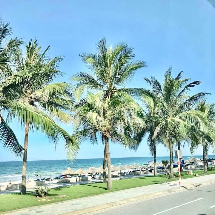 FrontHouse 3 mặt tiền Hồ Nghinh Đà Nẵng 120m² giá 30 tỷ - Cơ hội vàng sát biển!