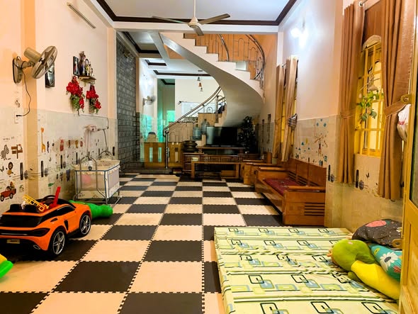 Nhà 3 tầng Linh Xuân 143m² giá 7.9 tỷ - Gần Bệnh viện Hoàn Mỹ