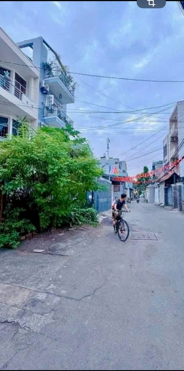 Nhà nguyên căn cho thuê hẻm xe hơi Bùi Đình Túy, 30m² giá 8 triệu - Phù hợp cho gia đình nhỏ!
