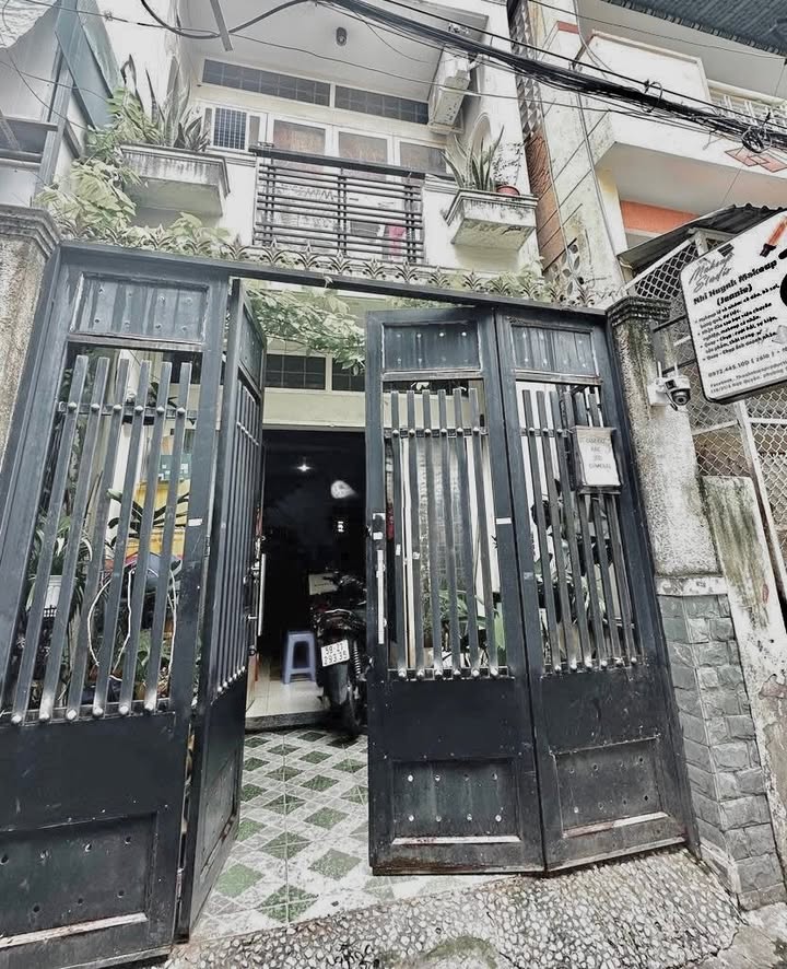 Nhà cho thuê đường Ngô Quyền, quận 10, 32m² giá 15.5 triệu - Nhà đẹp 3 tầng, vào ở ngay!