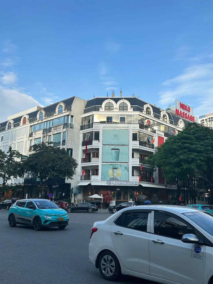 Cho thuê mặt bằng lô góc Trần Thái Tông 180m² - Giá hấp dẫn, phù hợp mô hình cafe!