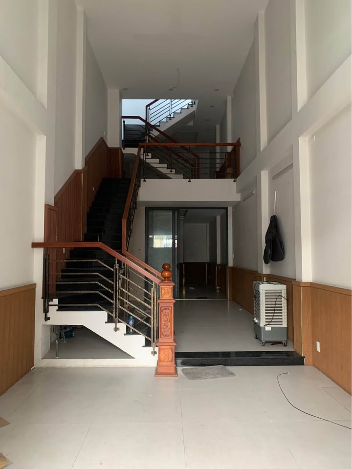 Nhà mặt tiền đường Lê Văn Thọ, Gò Vấp 4x18m, 5PN giá 20 triệu/tháng - Kinh doanh thuận lợi!