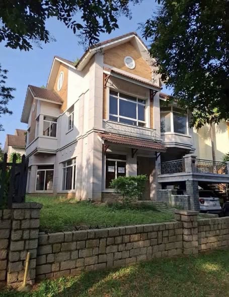 Biệt thự đơn lập Thảo Nguyên Sài Gòn Quận 9 384m² giá 26 tỷ - Tiện nghi đẳng cấp chờ chủ nhân mới!