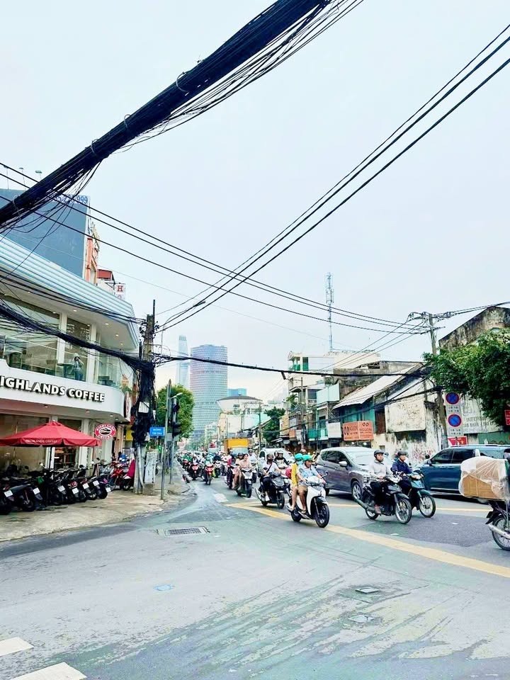 Mặt tiền vàng Nguyễn Tất Thành, Quận 4, 80m² giá 25 tỷ - Đầu tư sinh lời ngay!