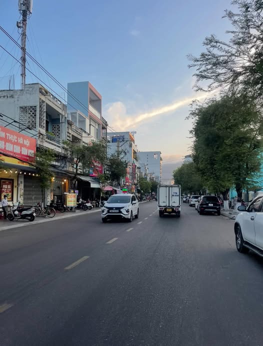 Nhà 3 tầng mặt tiền Hai Bà Trưng, Quy Nhơn 121m² giá 16 tỷ - Đầu tư sinh lời lý tưởng!