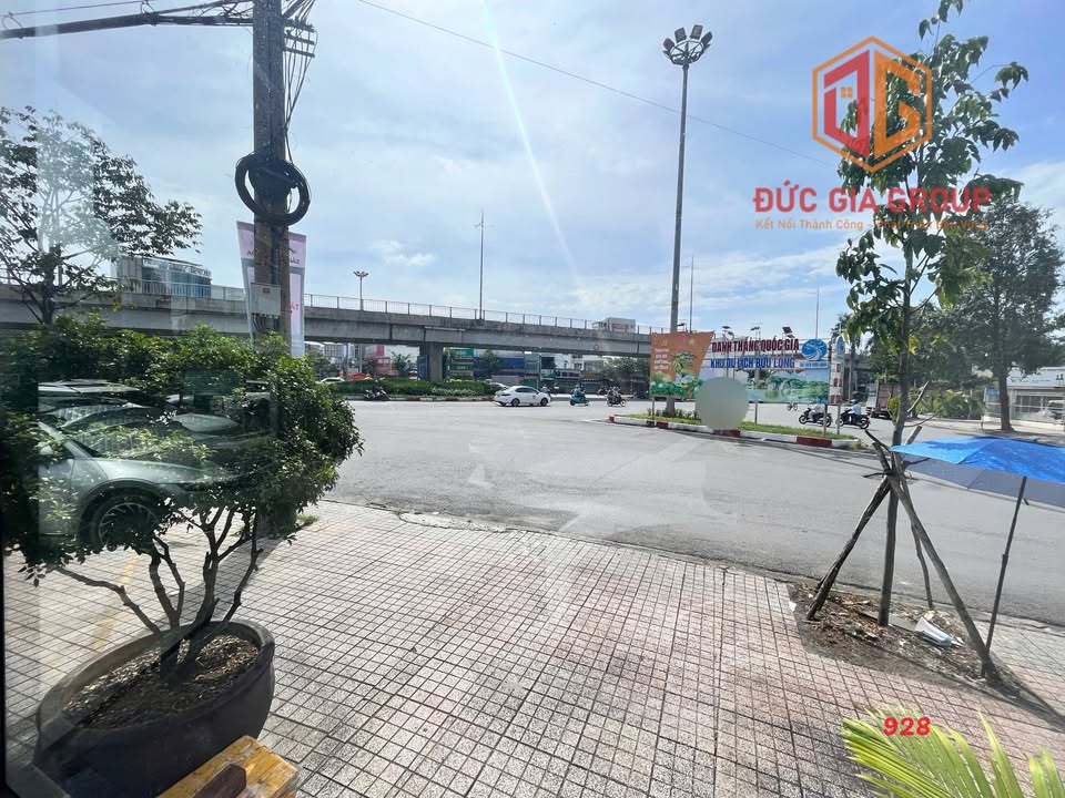 Cho thuê mặt bằng kinh doanh góc vòng xoay lớn - Đường Nguyễn Ái Quốc, Biên Hoà - Diện tích 140m² giá 80 triệu/tháng!