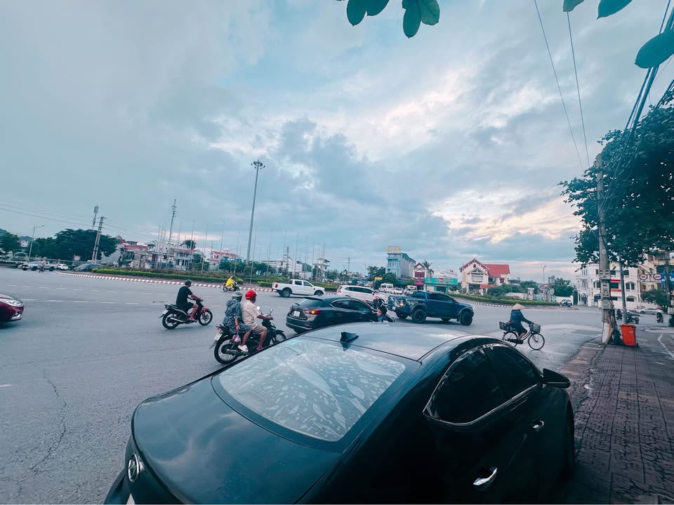 Nhà mặt đường Cẩm Đông 100m² giá 4 tỷ - Đầu tư kinh doanh sinh lời!