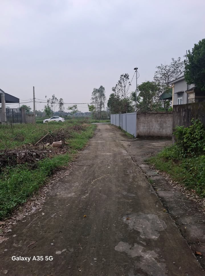 Đất Nghi Trung 100m² giá 700 triệu - Đường thông, vị trí đẹp!