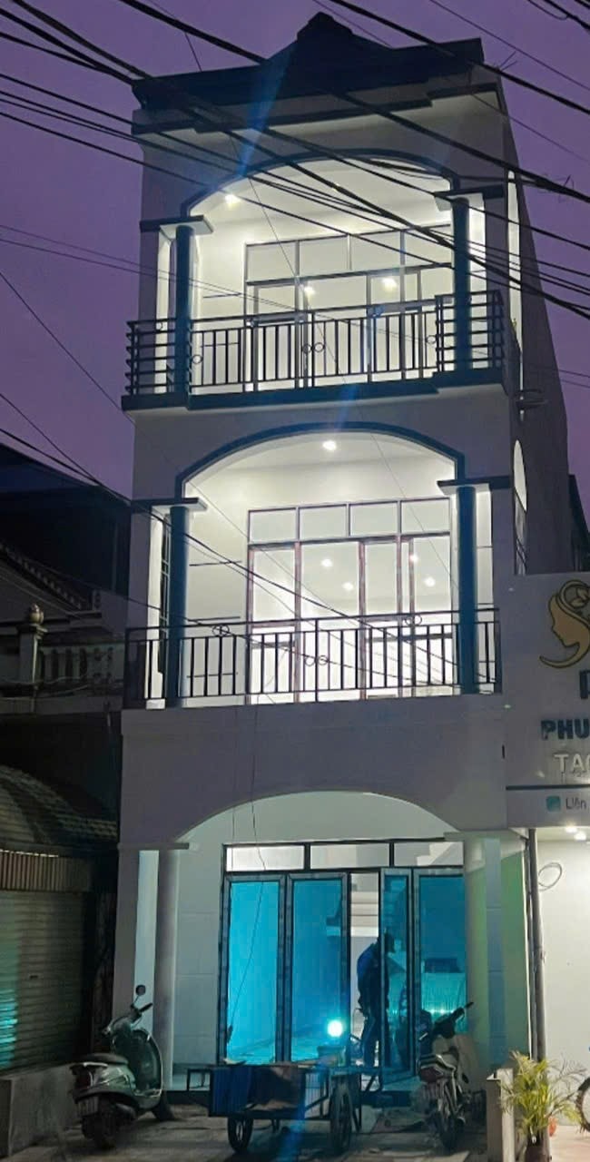 Nhà 3 tầng Vô Tranh, Phú Lương 130m² giá 2 tỷ - Cơ hội vàng cho kinh doanh!