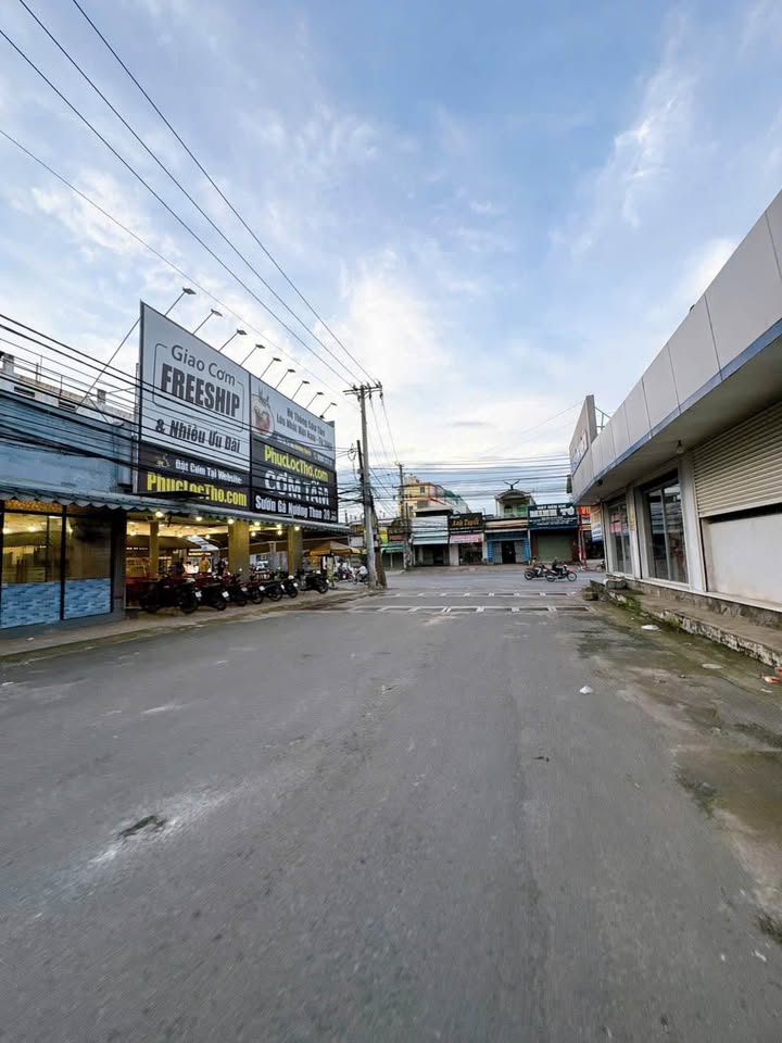 Bán nhà mặt tiền Trường Cấp 3 Nguyễn Trãi, 68m² giá 4.5 tỷ - Kinh doanh thuận lợi!