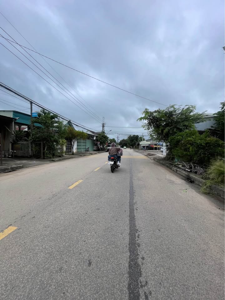 Đất mặt tiền Nguyễn Văn Linh, Kon Tum 4.4m² giá 1.3 tỷ - Kinh doanh thuận lợi!