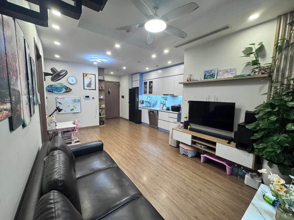 Căn hộ Vinhomes Greenbay 70m² giá 8.5 tỷ - Hướng Đông, Full nội thất