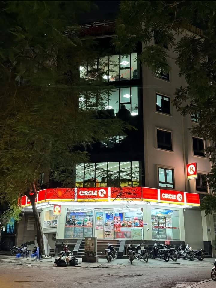 Cho thuê mặt bằng kinh doanh lô góc 300m² tại Trung Kính, Cầu Giấy - Kinh doanh mọi mô hình!