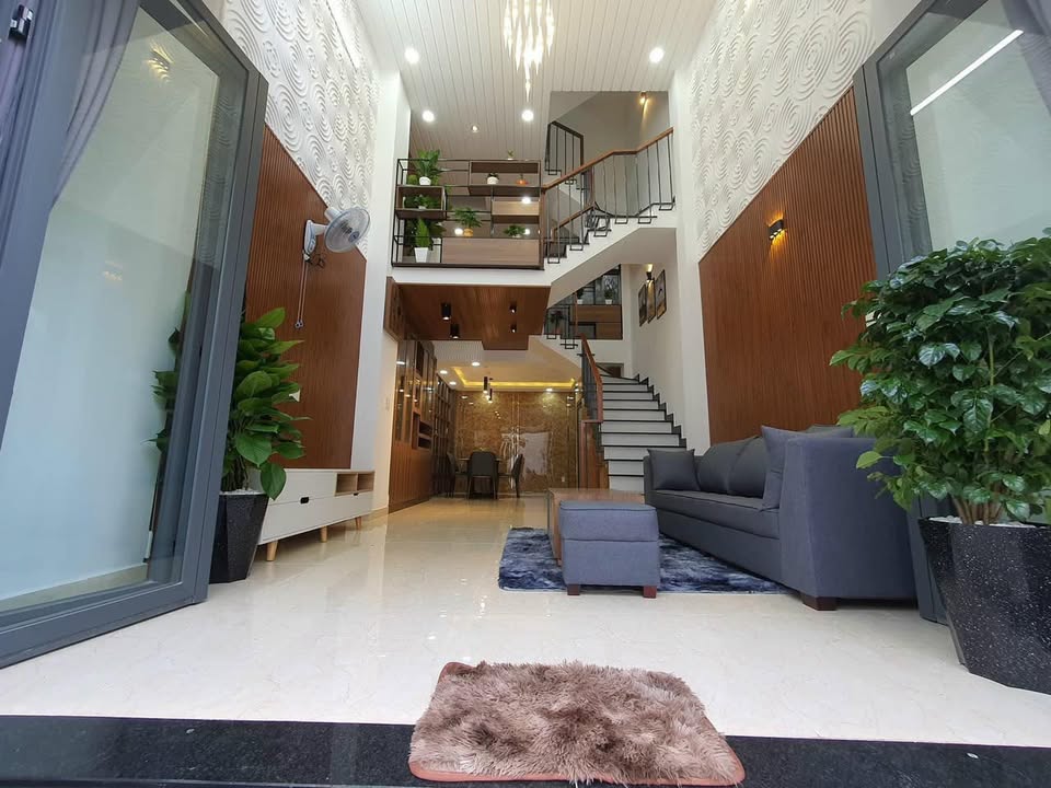 Nhà 5 tầng Nguyễn Tri Phương, Quận 10, 55m² giá 10 tỷ - Đón xe tận nhà!