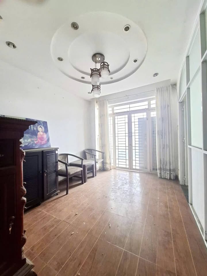 Nhà phố Nguyễn Tiểu La, Quận 10, 74m² giá 19 tỷ - Hướng Đông, thu nhập 30 triệu/tháng!