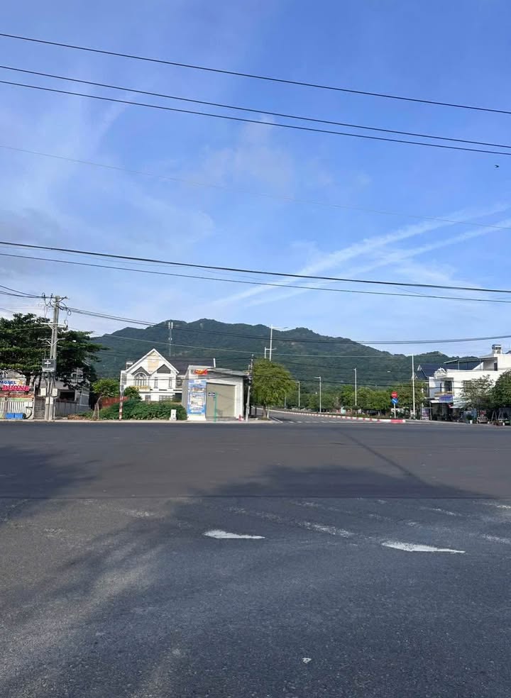 Đất xây khách sạn 248m² tại Long Hải - Giá chỉ 9.8 tỷ, vị trí đắc địa!