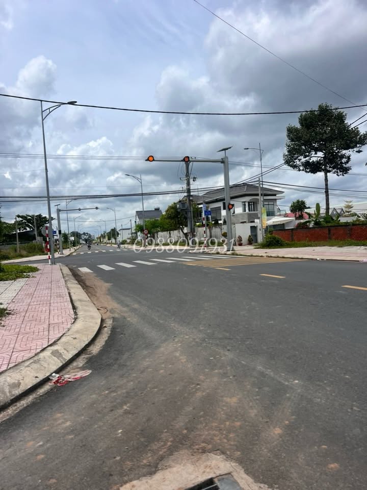 Đất nền 2 mặt tiền đường Mậu Thân, 210m² giá 4.2 tỷ - Cơ hội tuyệt vời đầu tư!