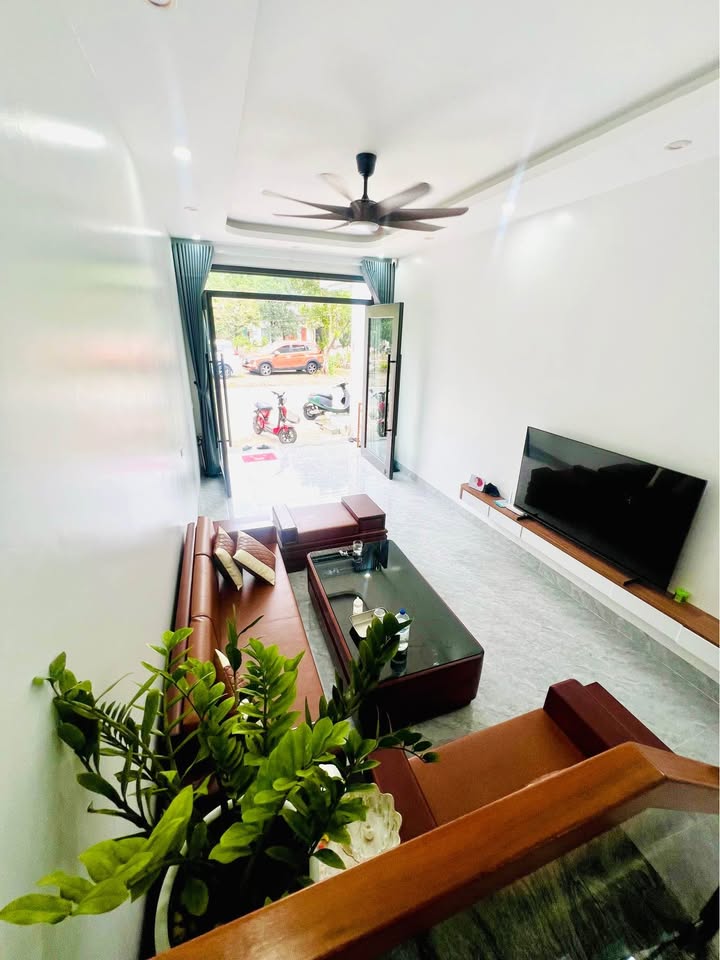 Nhà 3 tầng mới hoàn thiện tại Nguyễn Tri Phương, Lào Cai - Chỉ việc xách vali về ở!