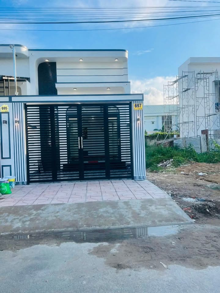 Nhà mới lộ nhựa ô tô Phường Thanh Đức Vĩnh Long 85m² giá 1.65 tỷ - Thiết kế hiện đại, tiện nghi!