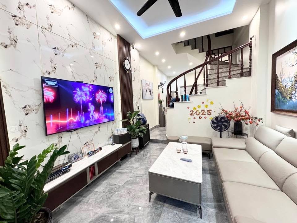 Nhà riêng Thúy Lĩnh, Hoàng Mai 40m² giá 6.3 tỷ - Sân để xe thoải mái!