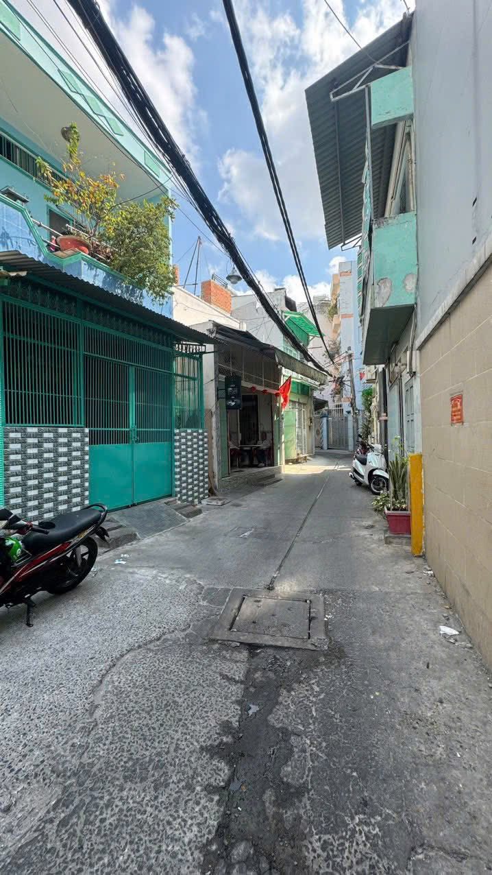 Bán nhà Quận 11, 78m² giá 6.8 tỷ - Tiện xây mới ngay!