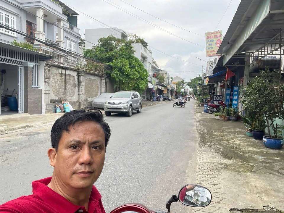 Nhà mặt phố KDC Sóng Thần Dĩ An 210m² giá 9.2 tỷ - Cơ hội đầu tư tuyệt vời!