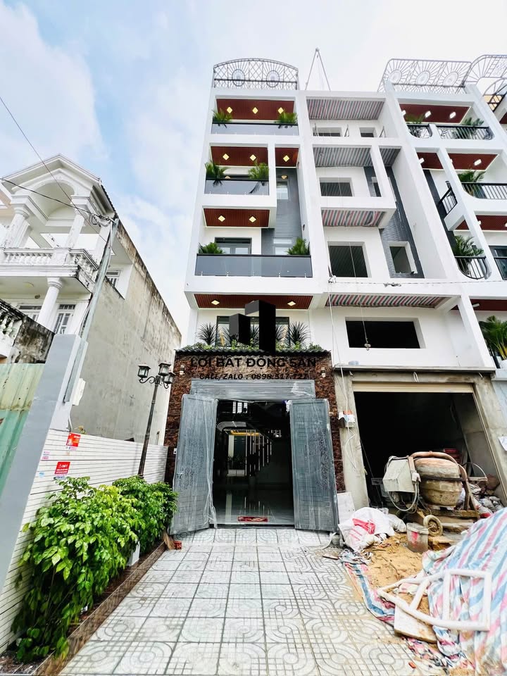 Nhà 5 tầng thang máy đường Lê Thị Riêng, Quận 12, giá 8.28 tỷ - Nội thất sang trọng, sẵn sàng vào ở!