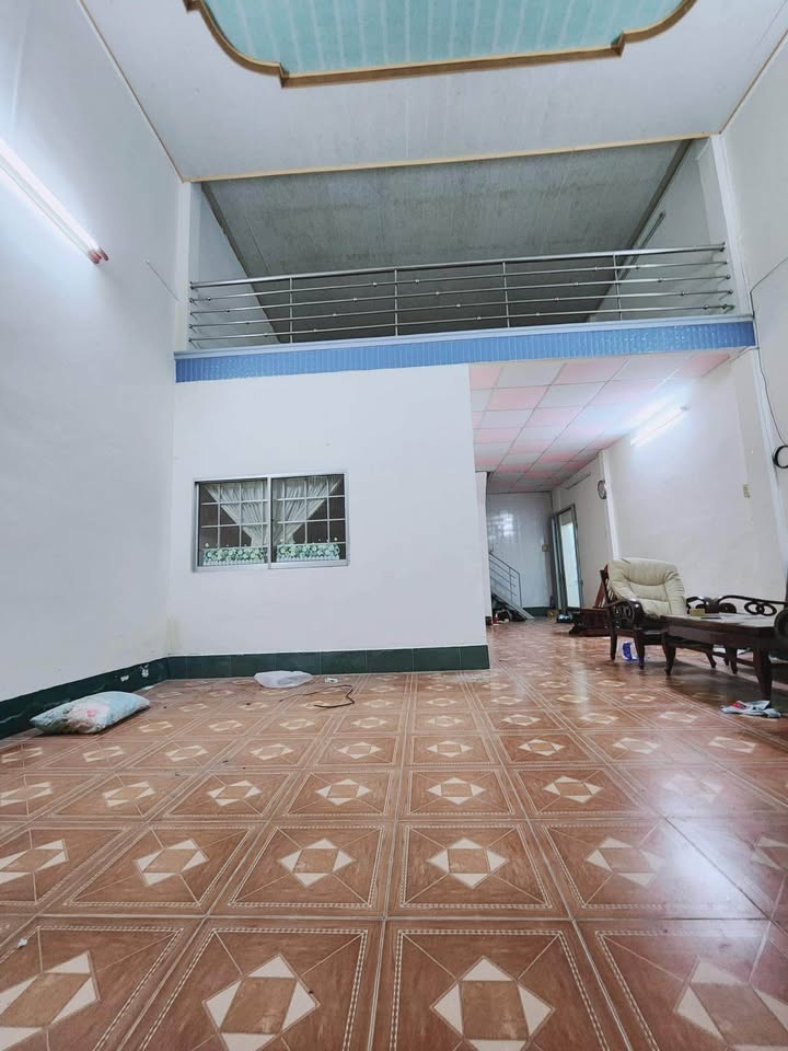 Nhà cho thuê hẻm Trần Việt Châu 68m² giá 5.5 triệu - Gần chợ và trường học!