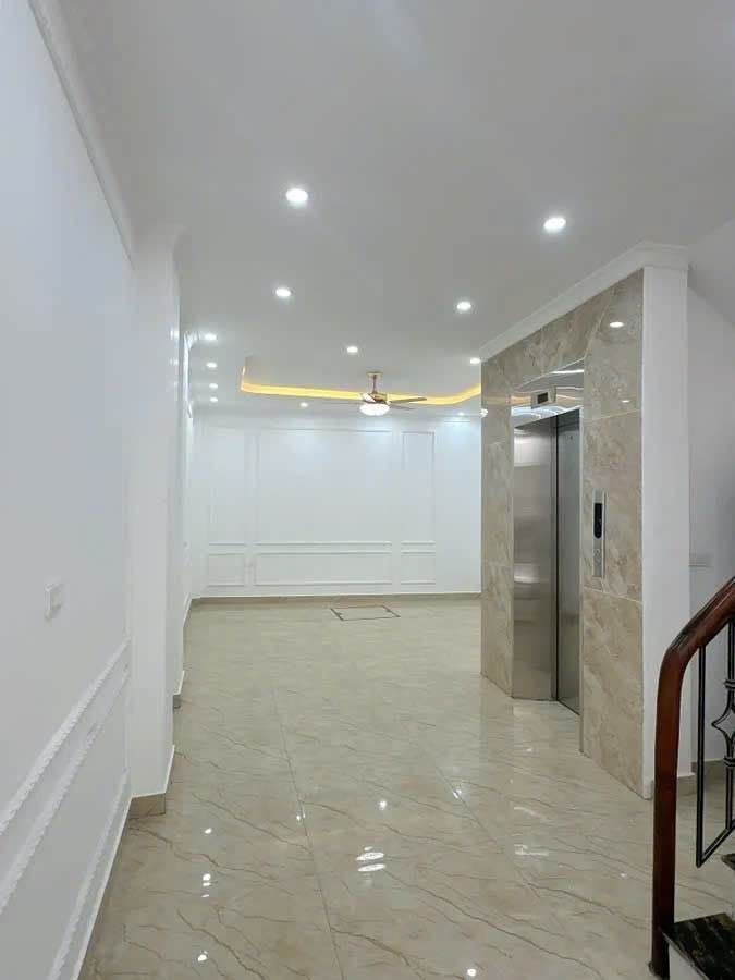 Bán nhà mặt ngõ Kim Giang 50m² giá thỏa thuận - Thiết kế hiện đại, thang máy sang trọng!