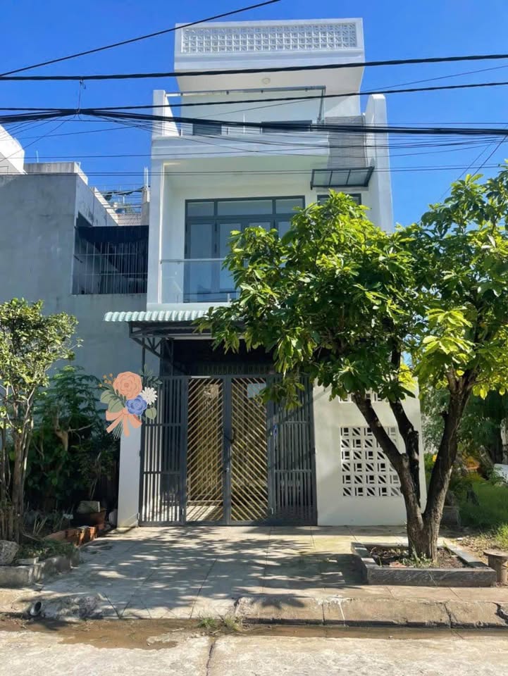 Nhà 3 tầng mặt tiền Huỳnh Nựu, Tuy Hòa 100m² giá 4 tỷ - Vị trí đắc địa gần biển!